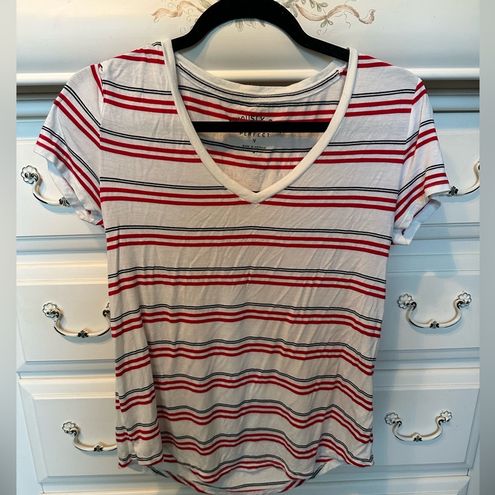 Aeropostale Seriously Soft V-Neck Shirt, White w/Red and Black Stripes, Size M